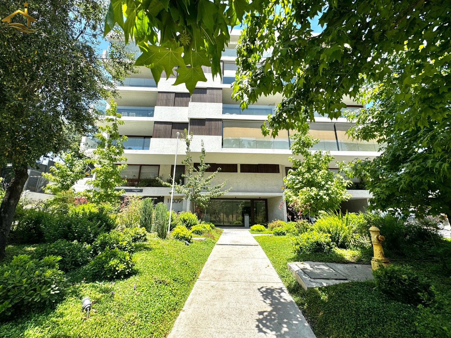 Departamento en Av. Las Hualtatas